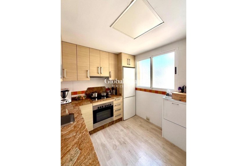 Resale - APARTMENT -
PUERTO DE MAZARRÓN - Centro