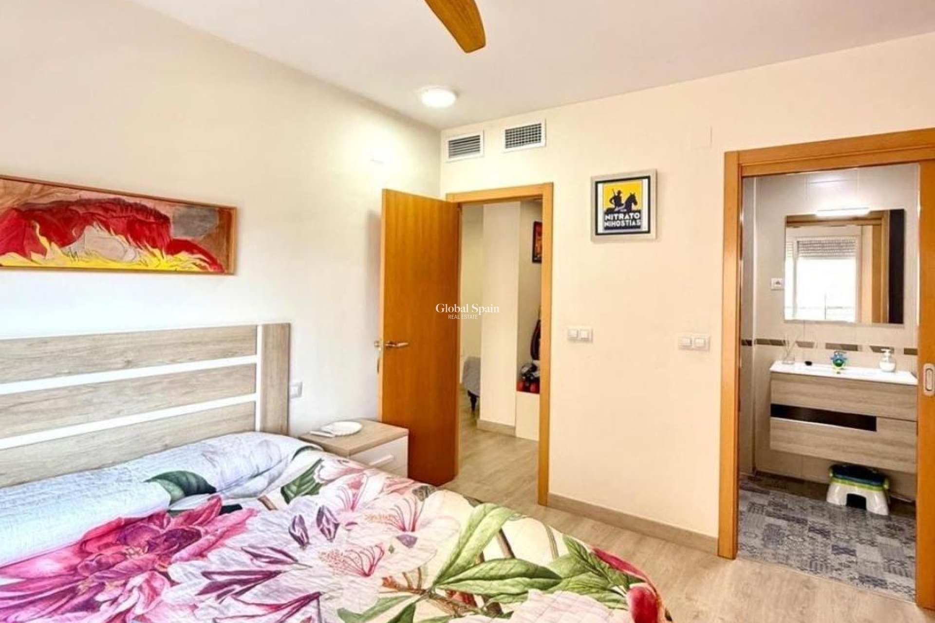 Resale - APARTMENT -
PUERTO DE MAZARRÓN - Centro