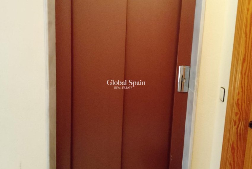 Resale - APARTMENT -
PUERTO DE MAZARRÓN - Paseo