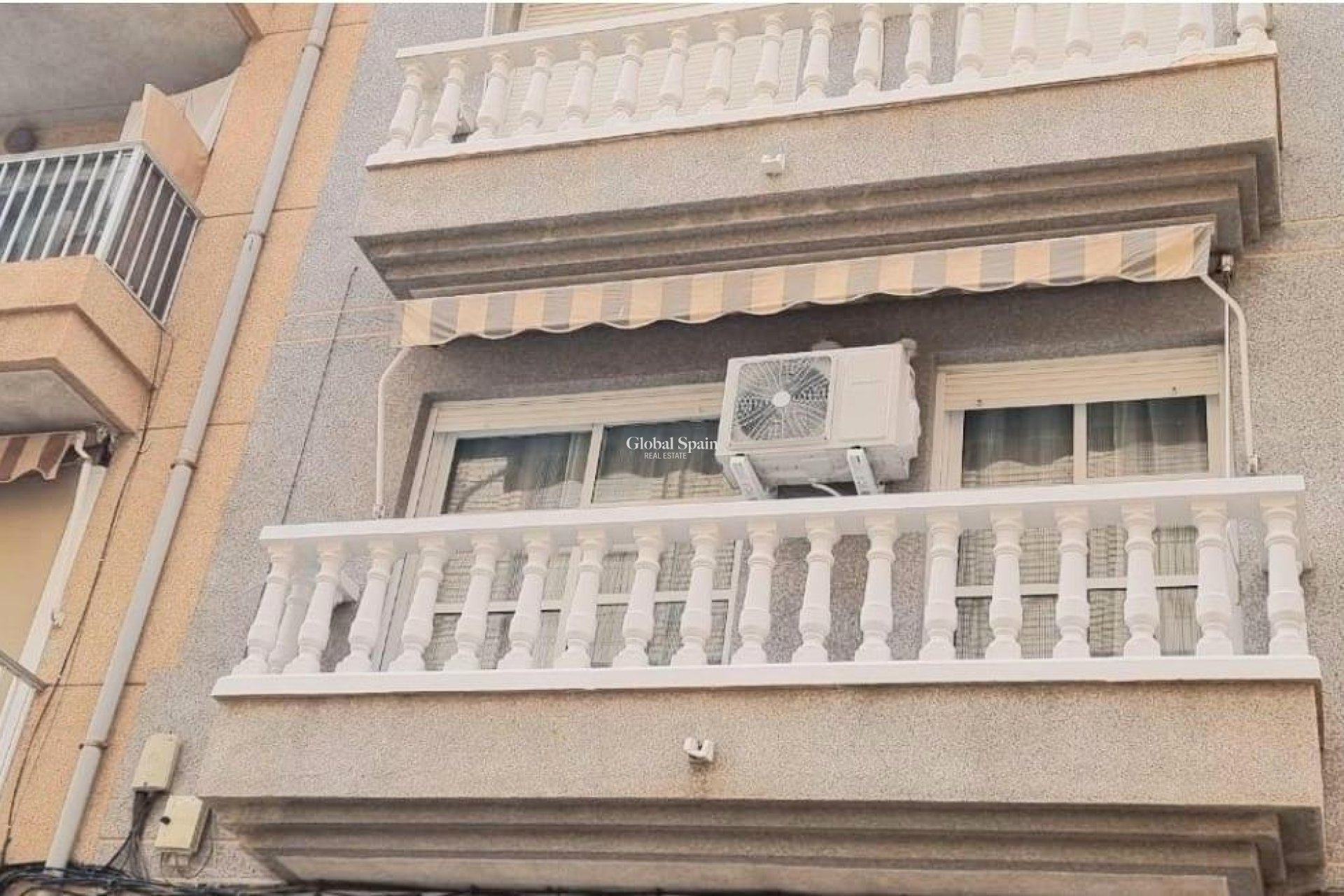 Resale - APARTMENT -
PUERTO DE MAZARRÓN - Paseo