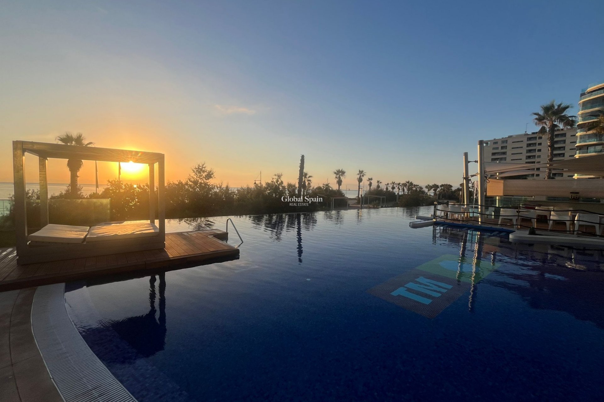 Resale - APARTMENT -
PUNTA PRIMA - Costa Blanca