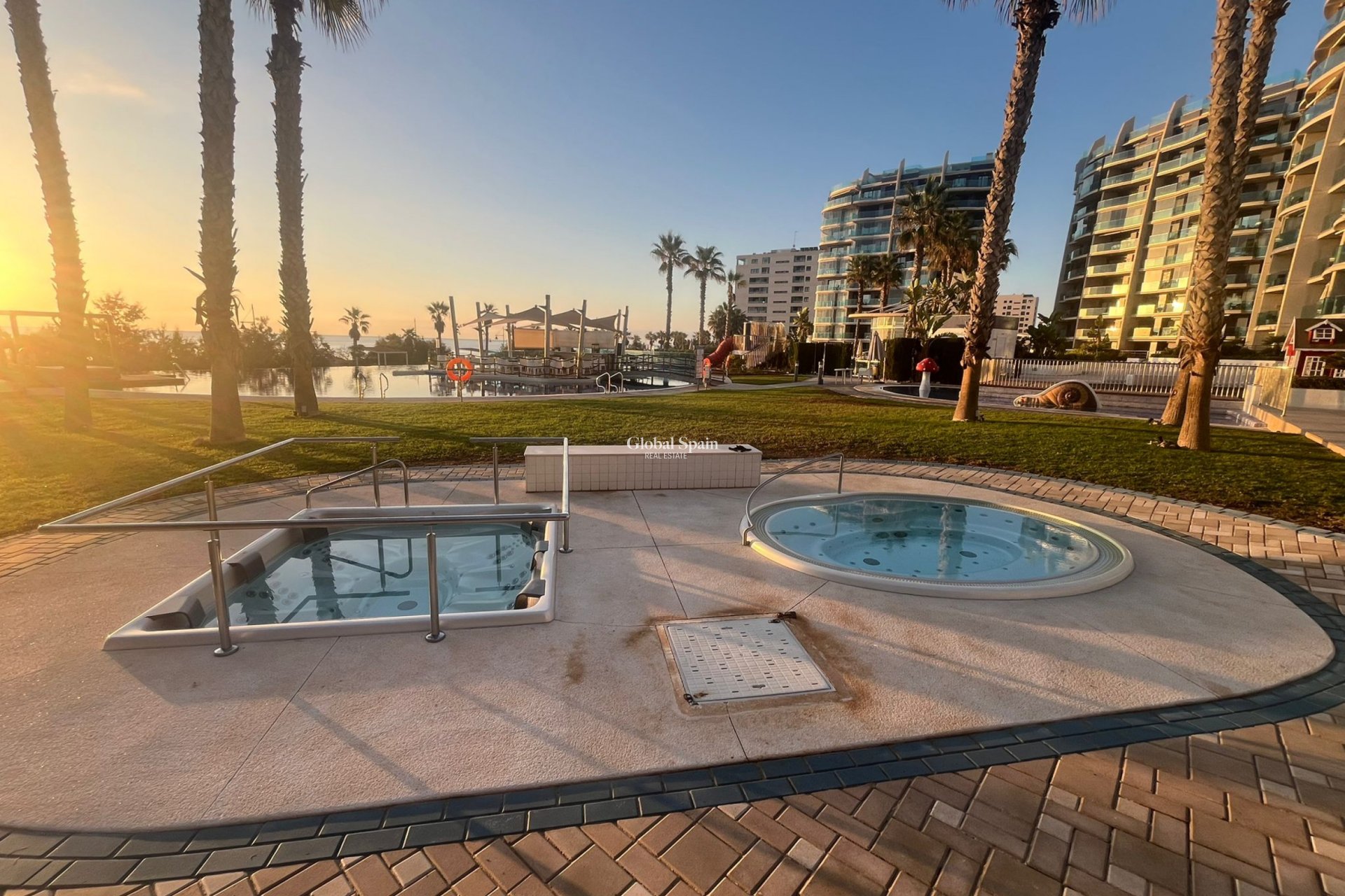 Resale - APARTMENT -
PUNTA PRIMA - Costa Blanca