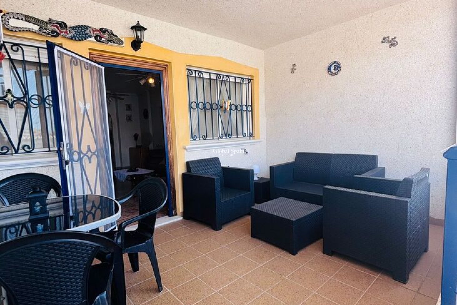 Resale - APARTMENT -
PUNTA PRIMA - Costa Blanca