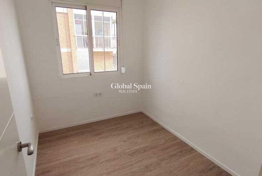 Resale - APARTMENT -
PUNTA PRIMA - Costa Blanca