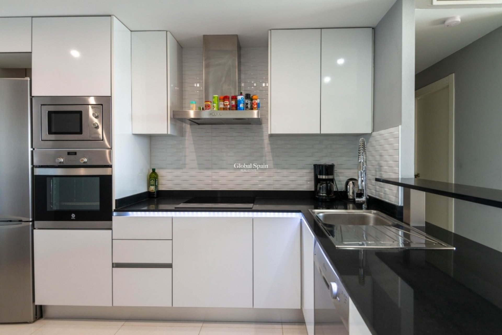 Resale - Apartment -
PUNTA PRIMA