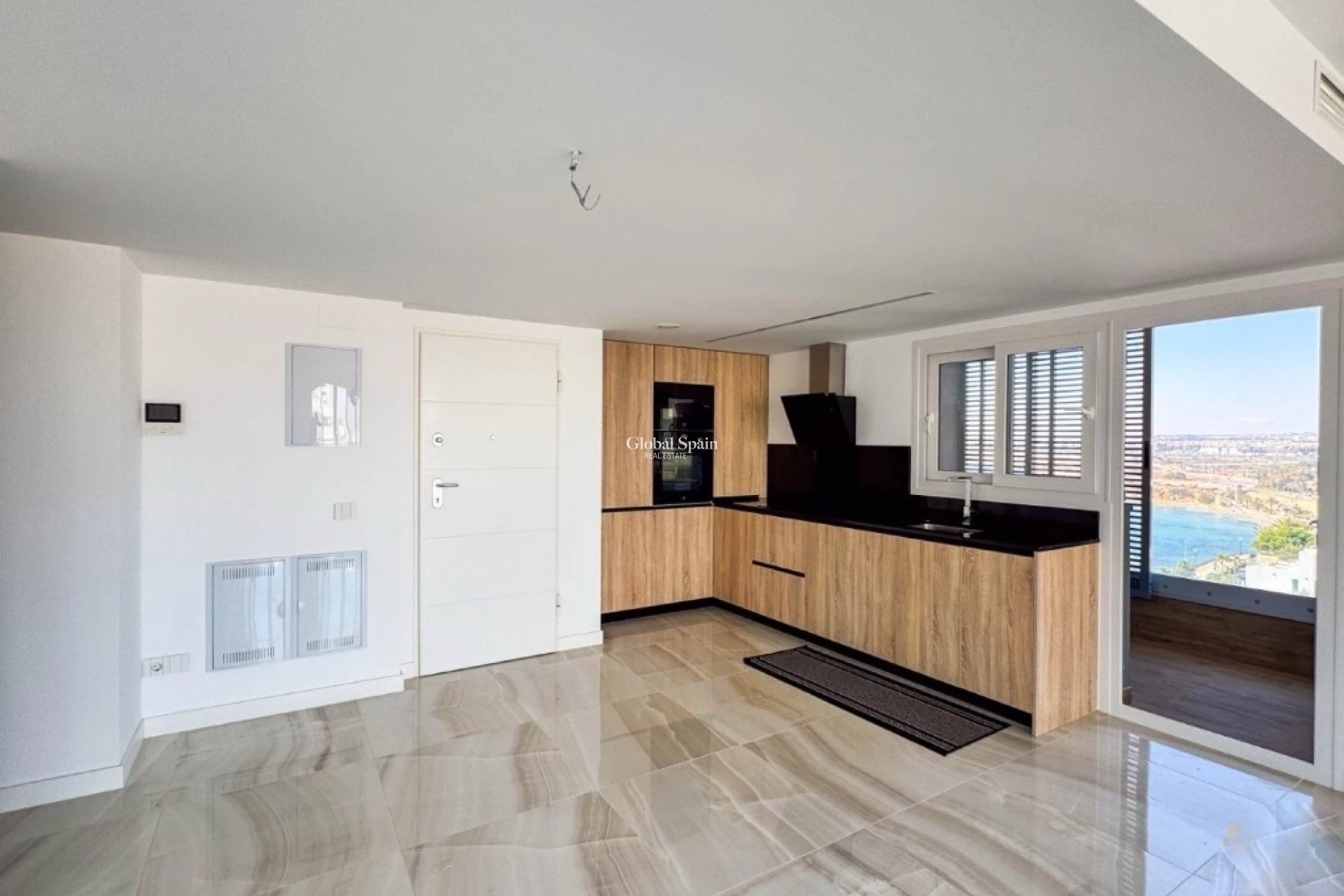 Resale - Apartment -
PUNTA PRIMA