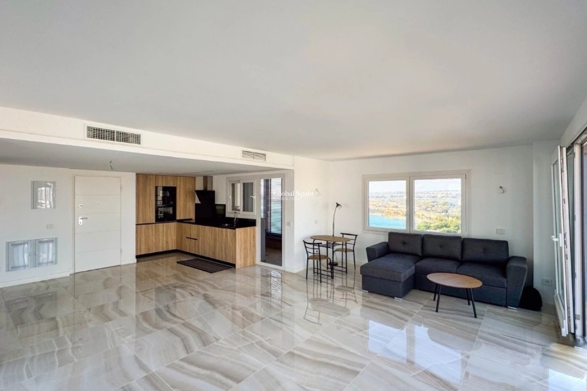 Resale - Apartment -
PUNTA PRIMA