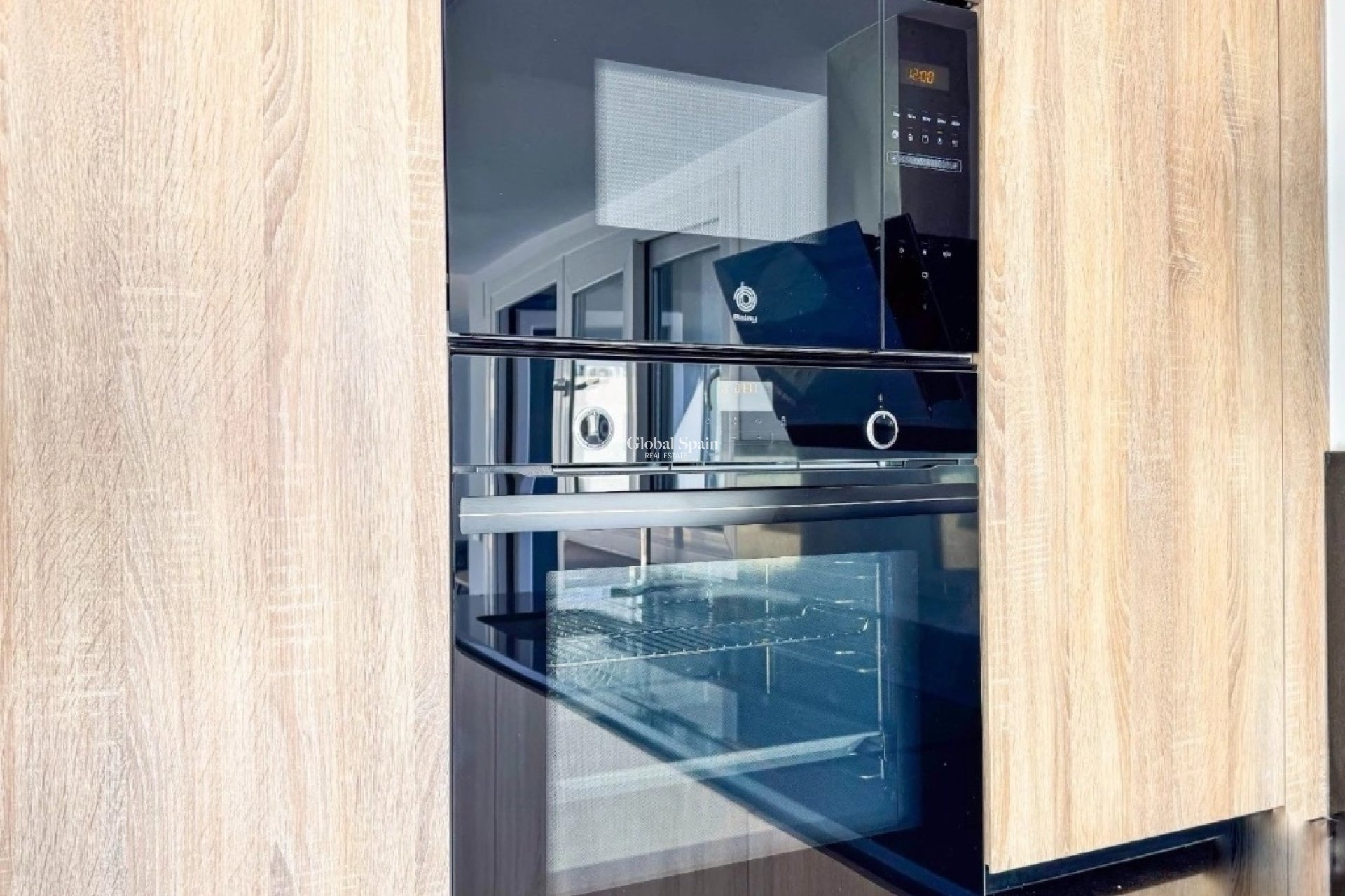 Resale - Apartment -
PUNTA PRIMA