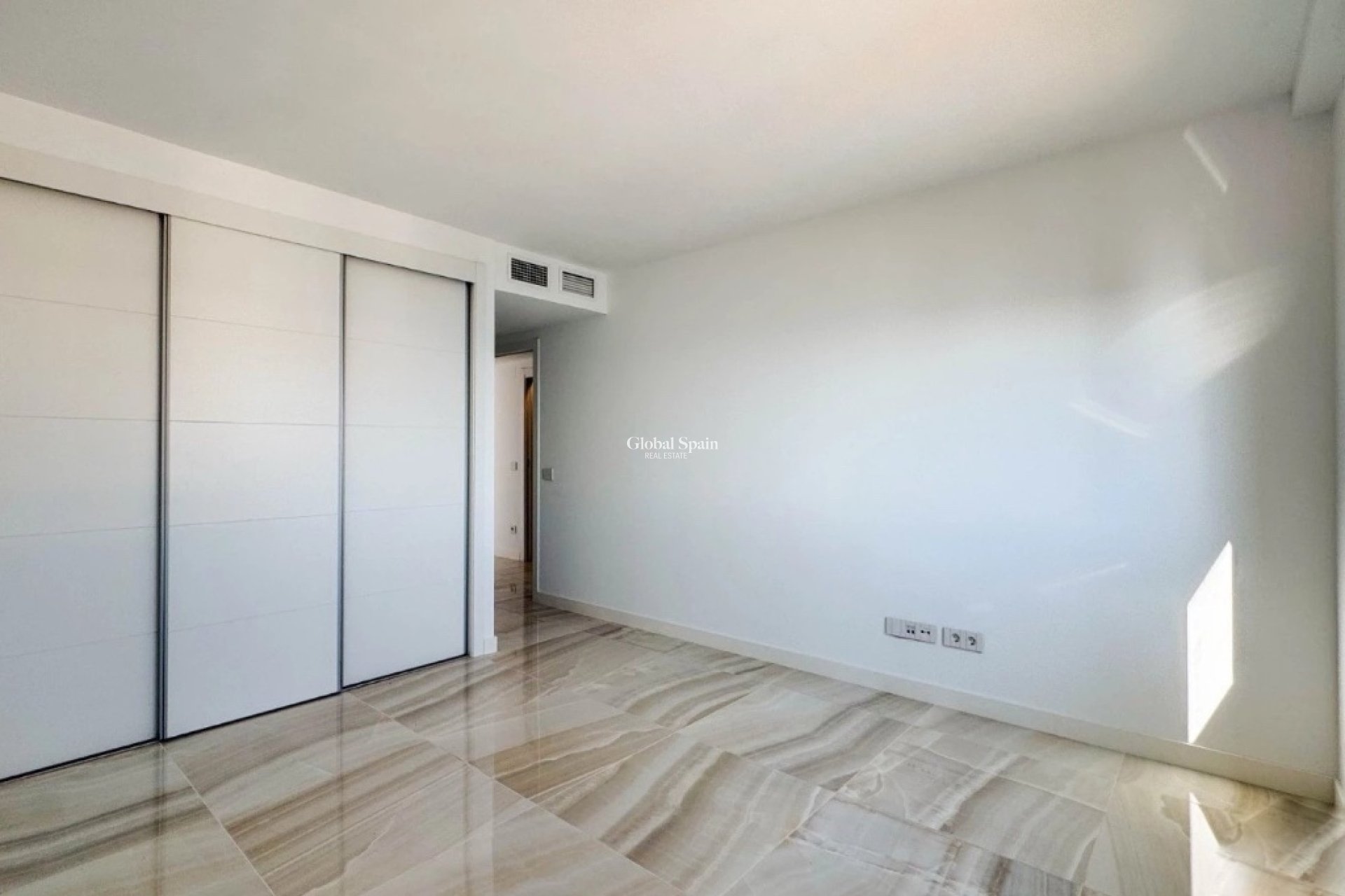 Resale - Apartment -
PUNTA PRIMA