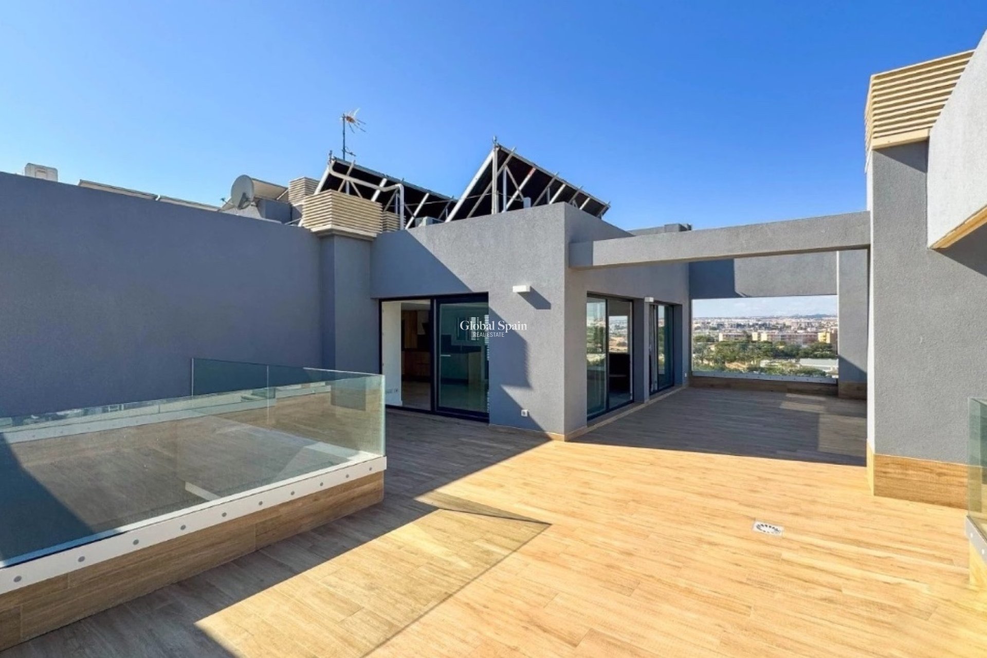 Resale - Apartment -
PUNTA PRIMA