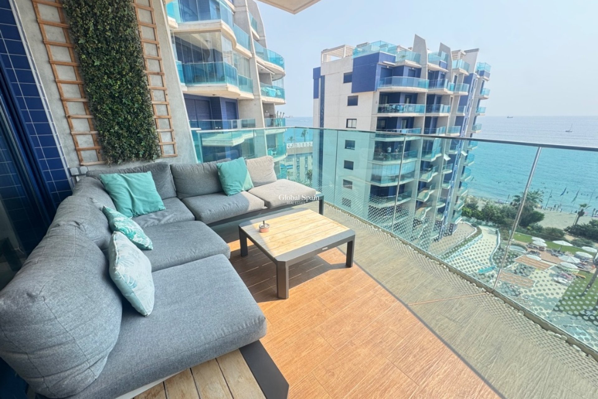 Resale - Apartment -
PUNTA PRIMA