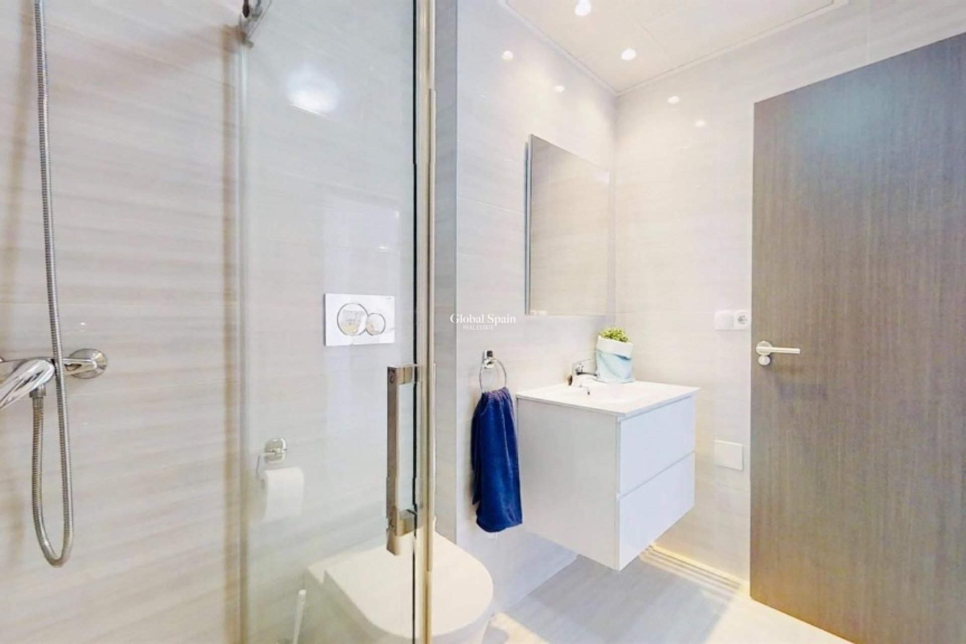 Resale - Apartment -
PUNTA PRIMA