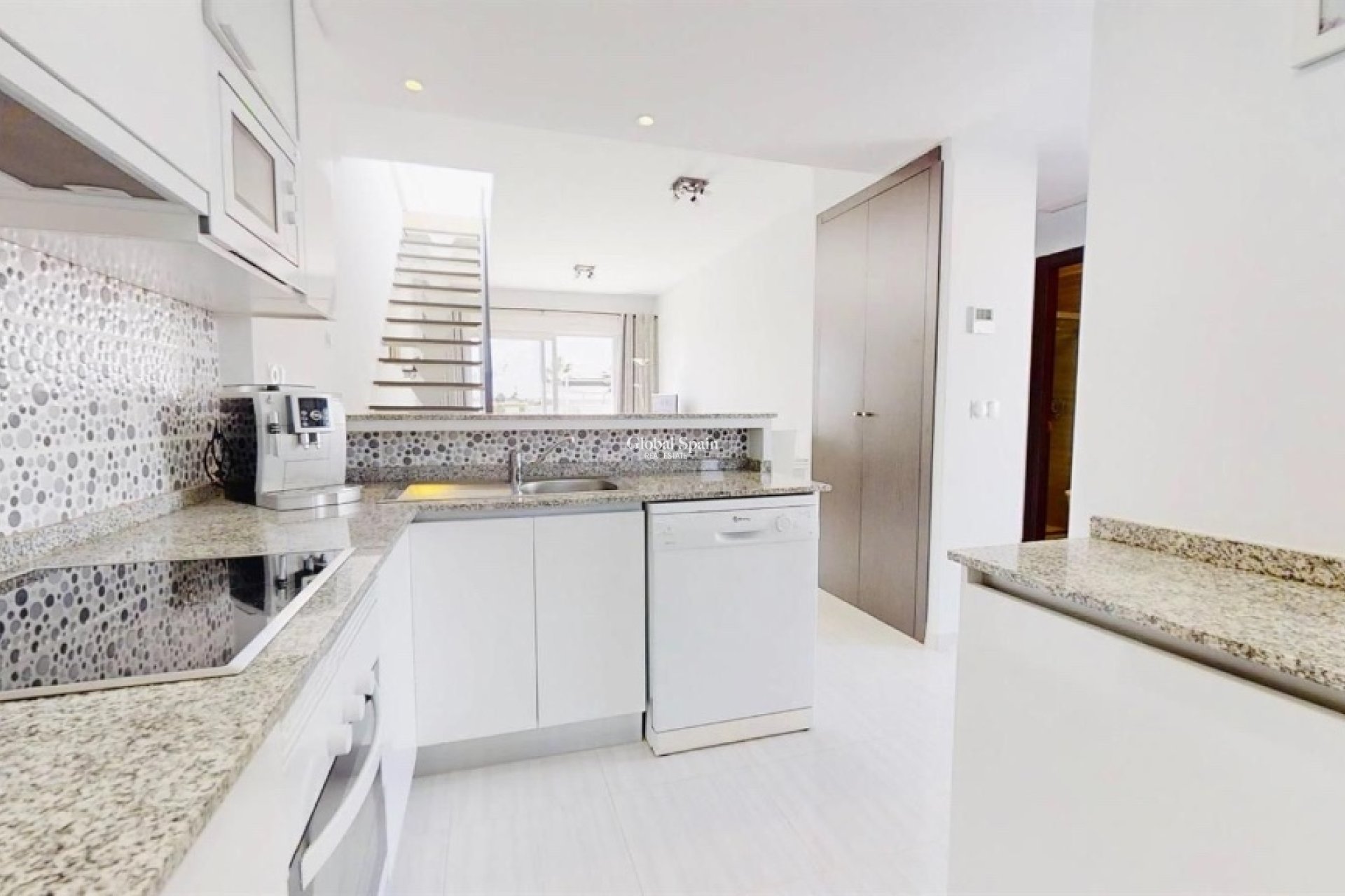 Resale - Apartment -
PUNTA PRIMA