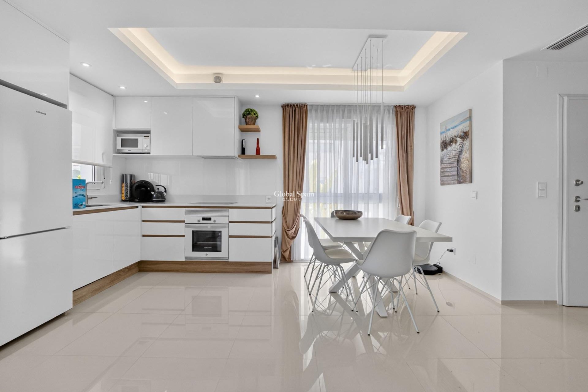 Resale - APARTMENT -
ROJALES - Cuidad Quesada