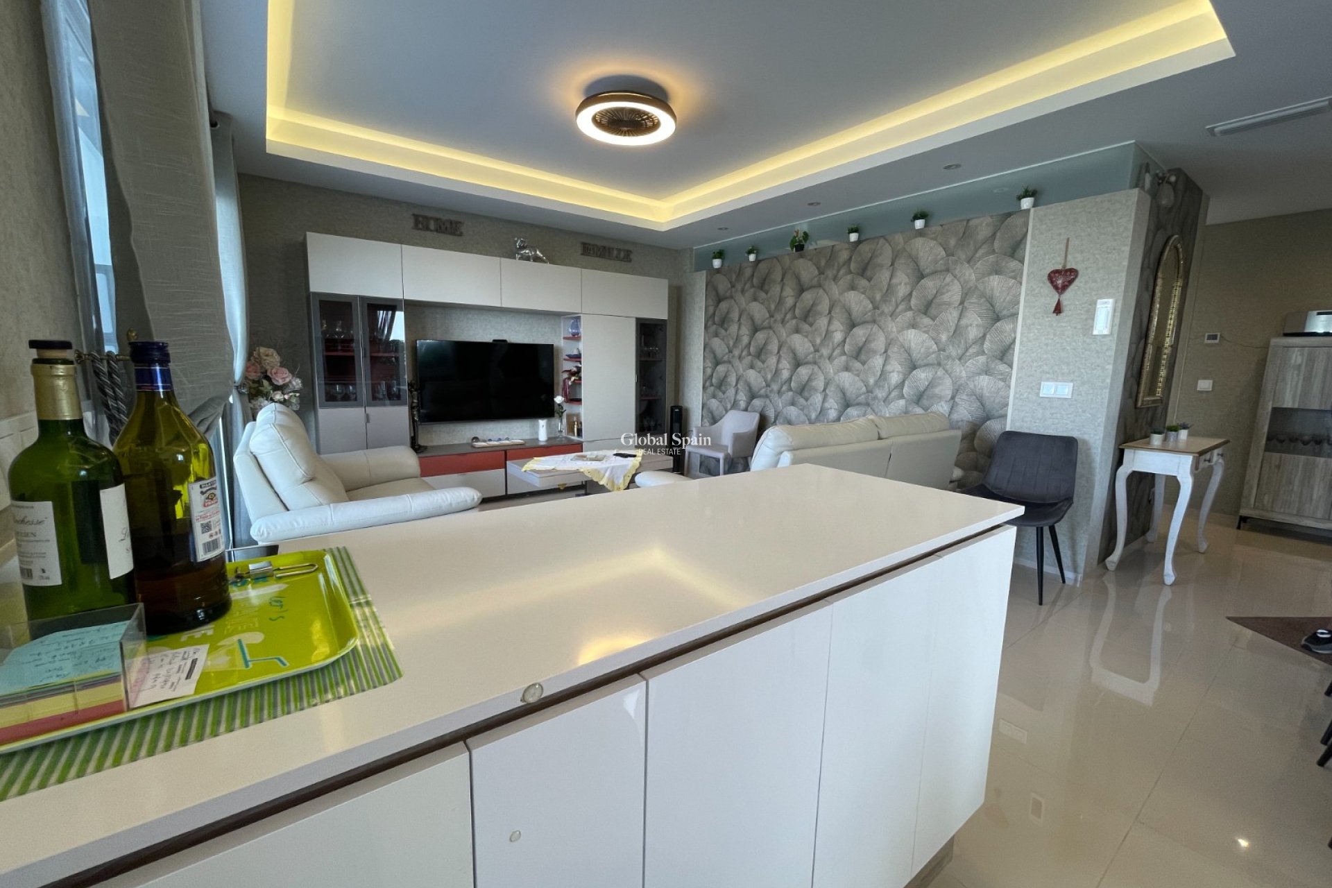 Resale - APARTMENT -
ROJALES - Inland