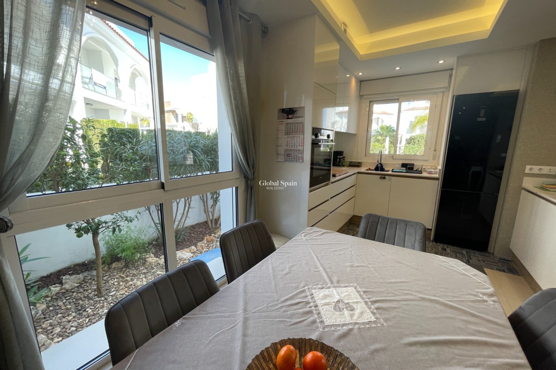 Resale - APARTMENT -
ROJALES - Inland