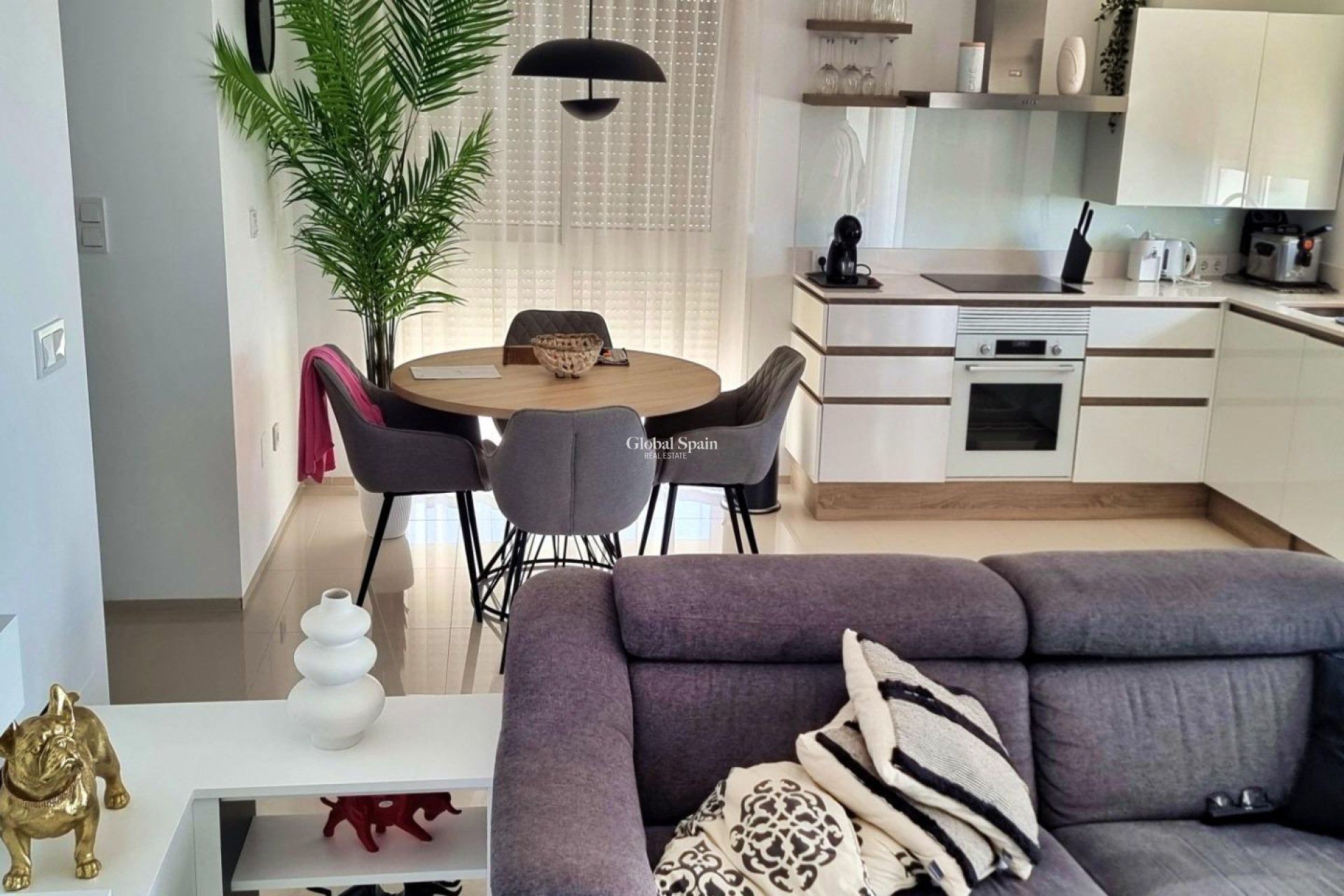 Resale - APARTMENT -
ROJALES - Inland