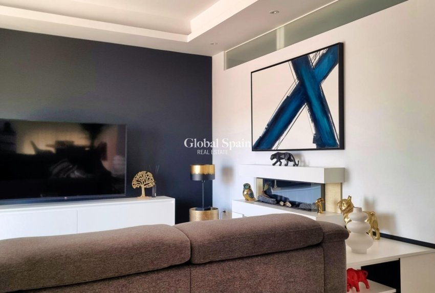 Resale - APARTMENT -
ROJALES - Inland