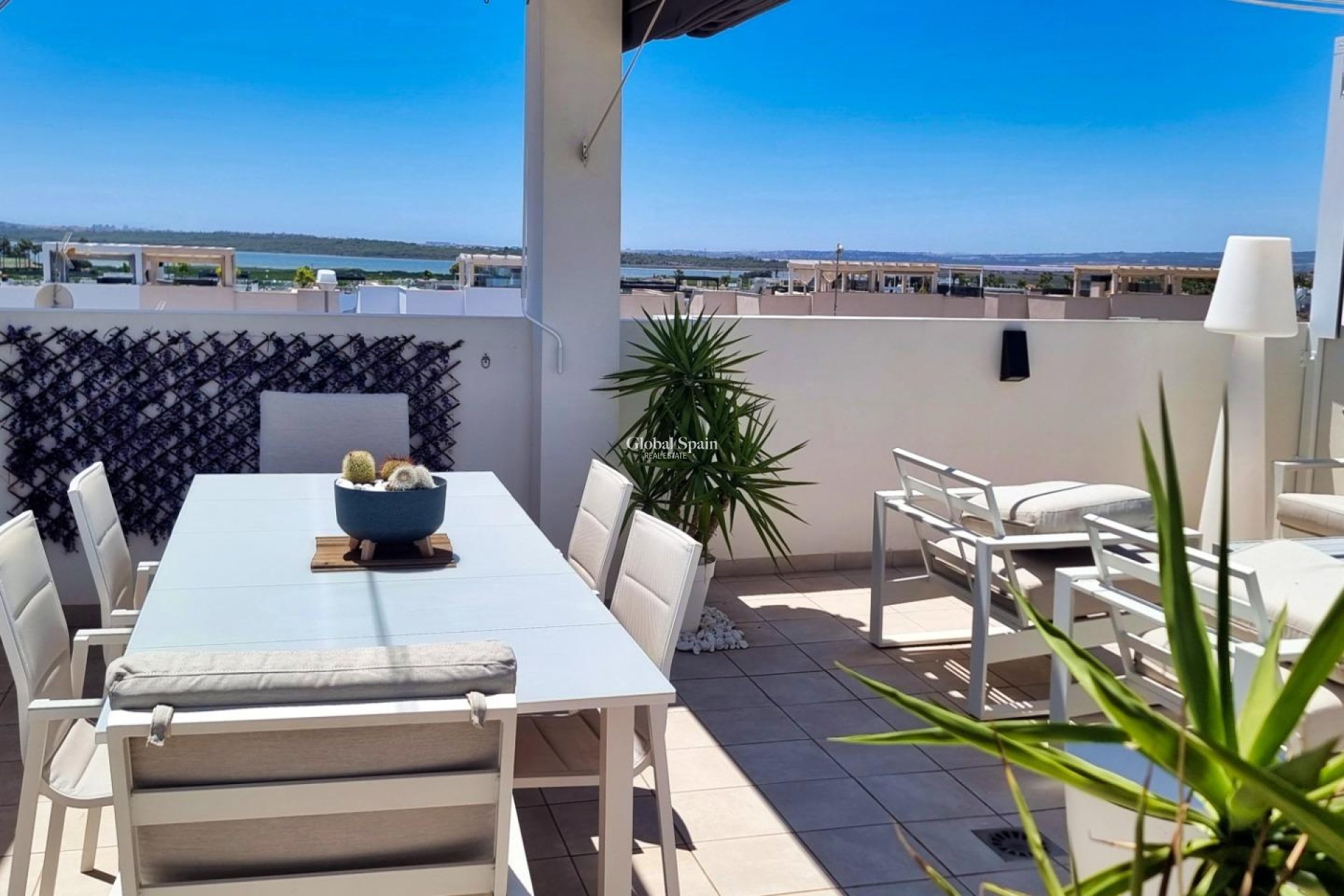 Resale - APARTMENT -
ROJALES - Inland
