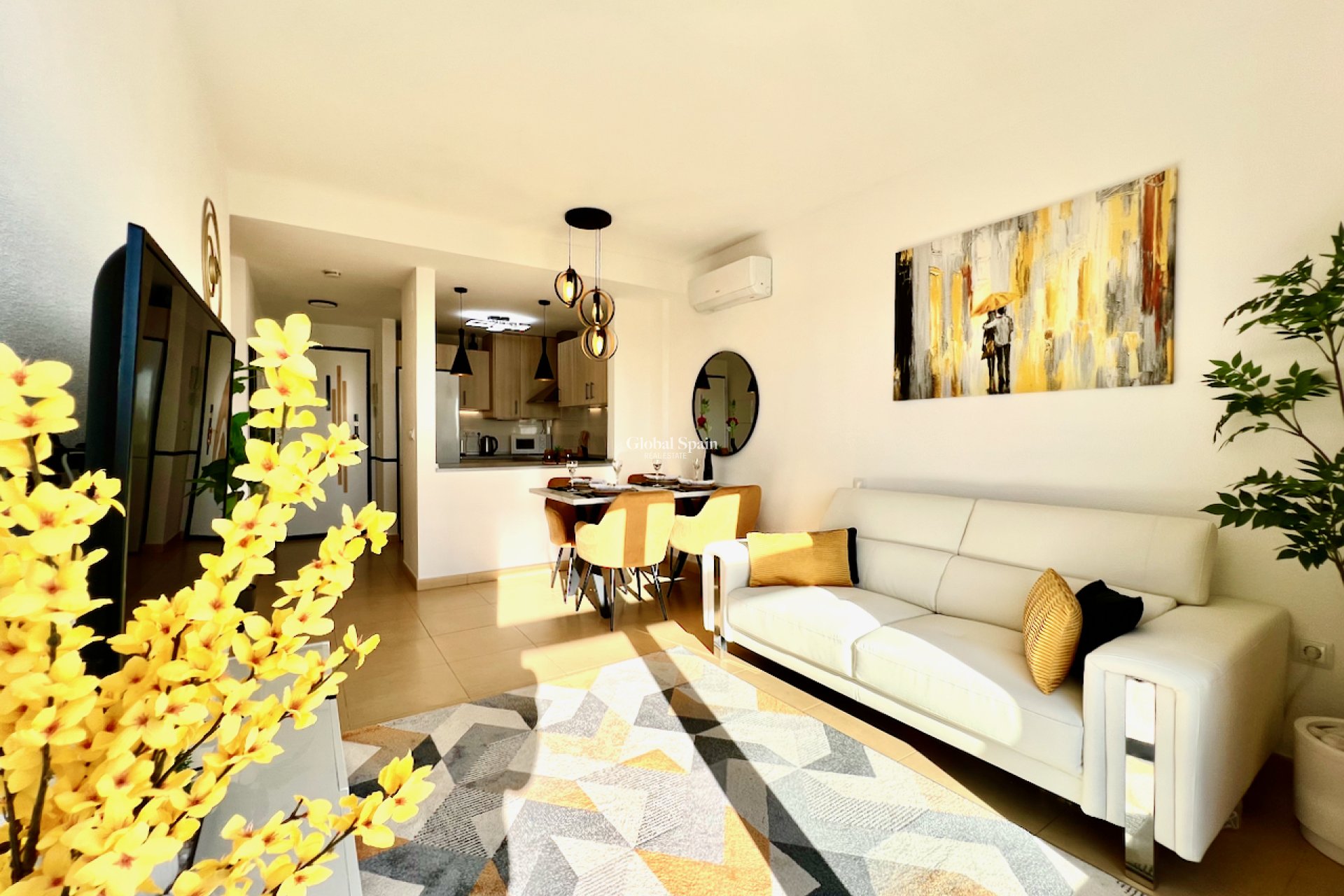 Resale - APARTMENT -
ROLDÁN - Inland