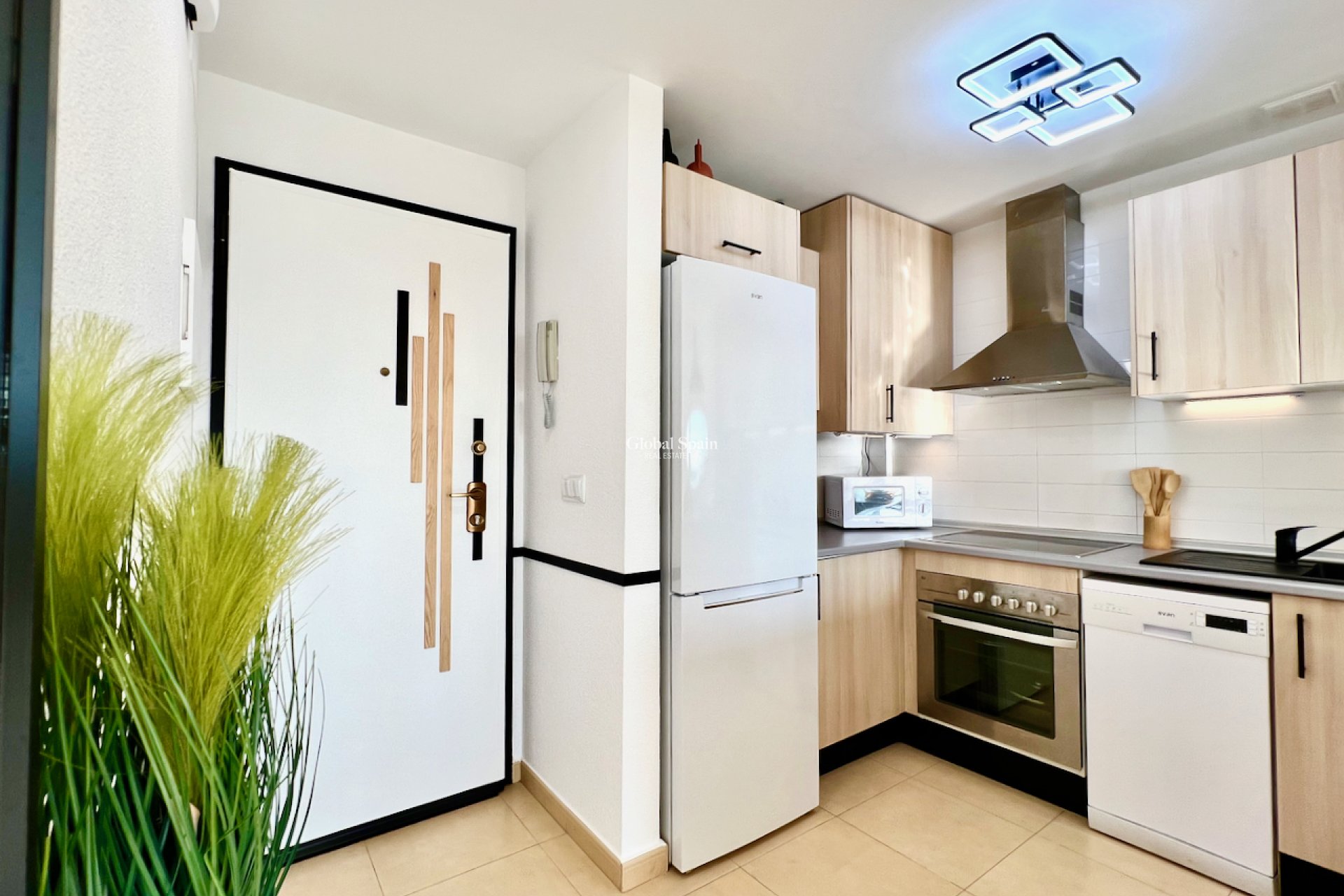 Resale - APARTMENT -
ROLDÁN - Inland