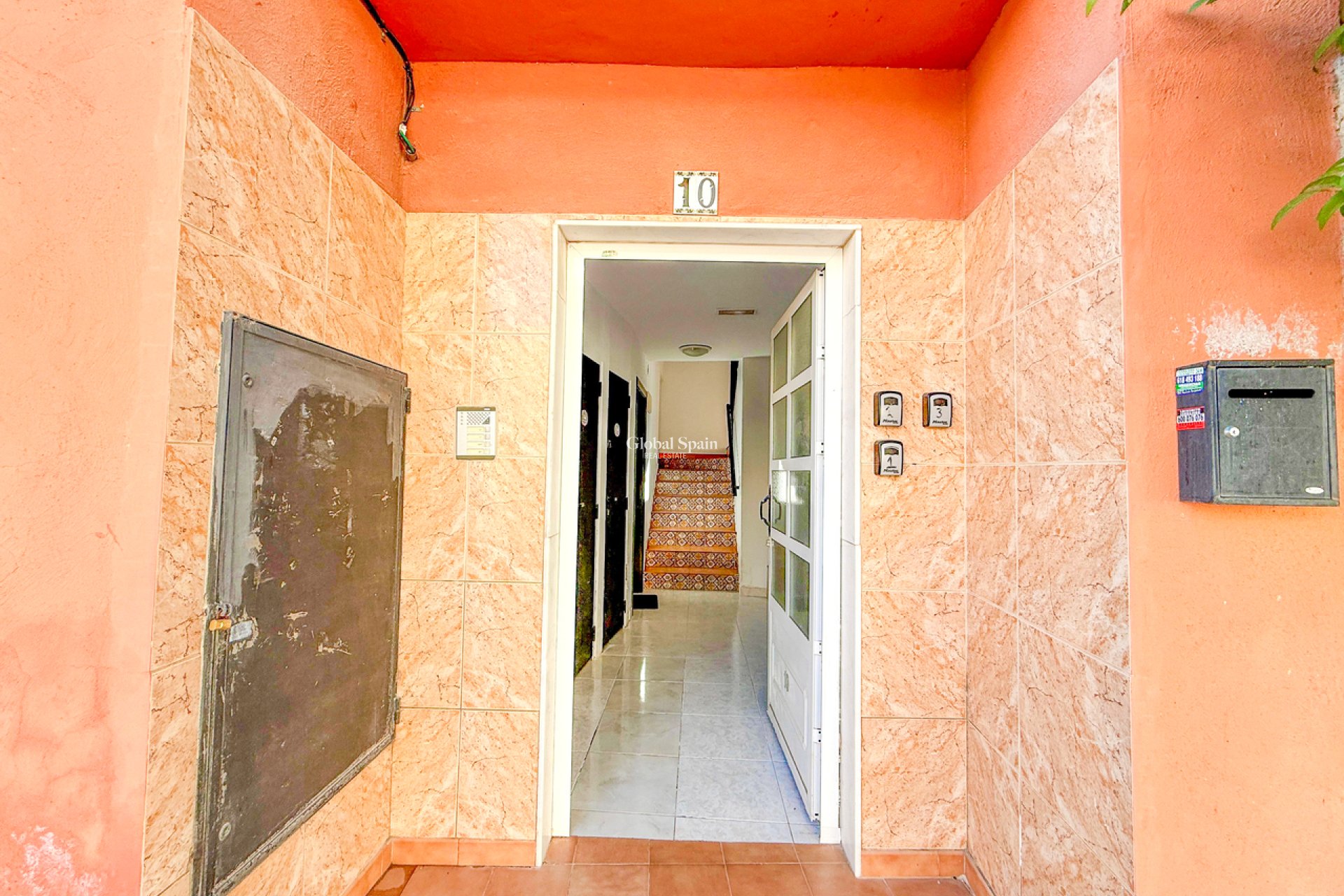 Resale - APARTMENT -
SAN MIGUEL DE SALINAS - Inland