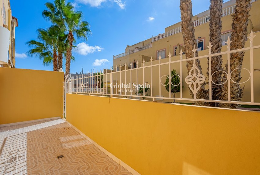 Resale - APARTMENT -
SAN MIGUEL DE SALINAS - Orihuela Costa
