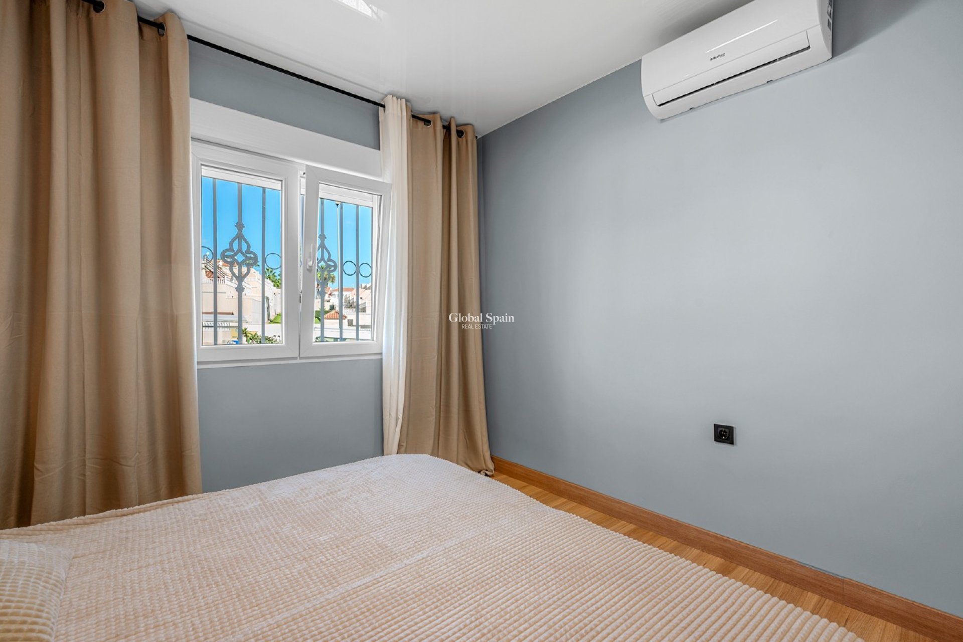 Resale - APARTMENT -
SAN MIGUEL DE SALINAS - Orihuela Costa