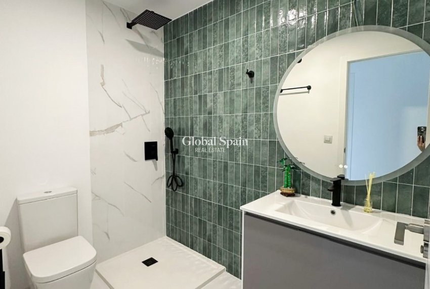 Resale - APARTMENT -
SAN MIGUEL DE SALINAS - Urbanizaciones