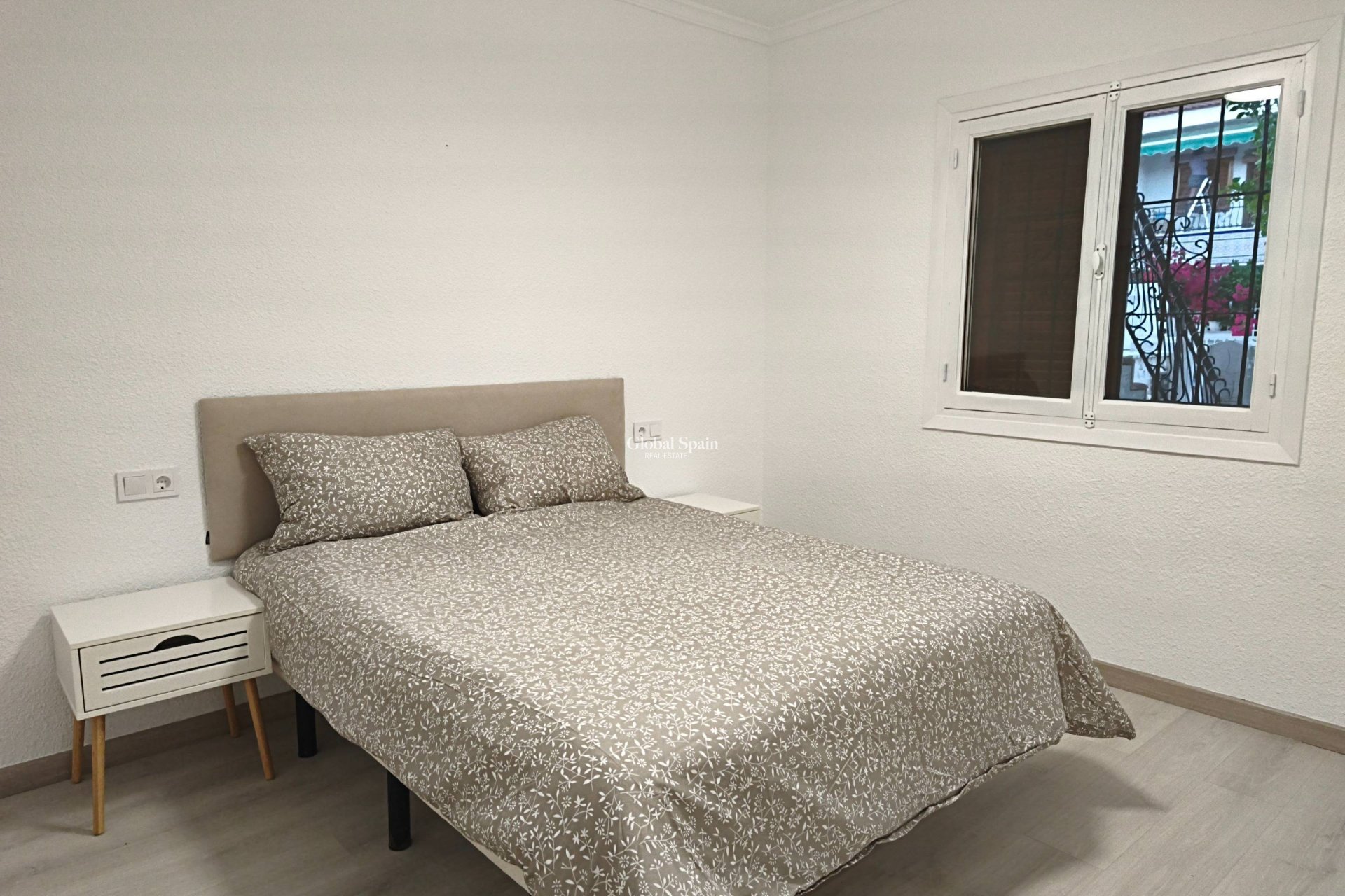 Resale - APARTMENT -
SAN PEDRO DEL PINATAR - Lo pagan
