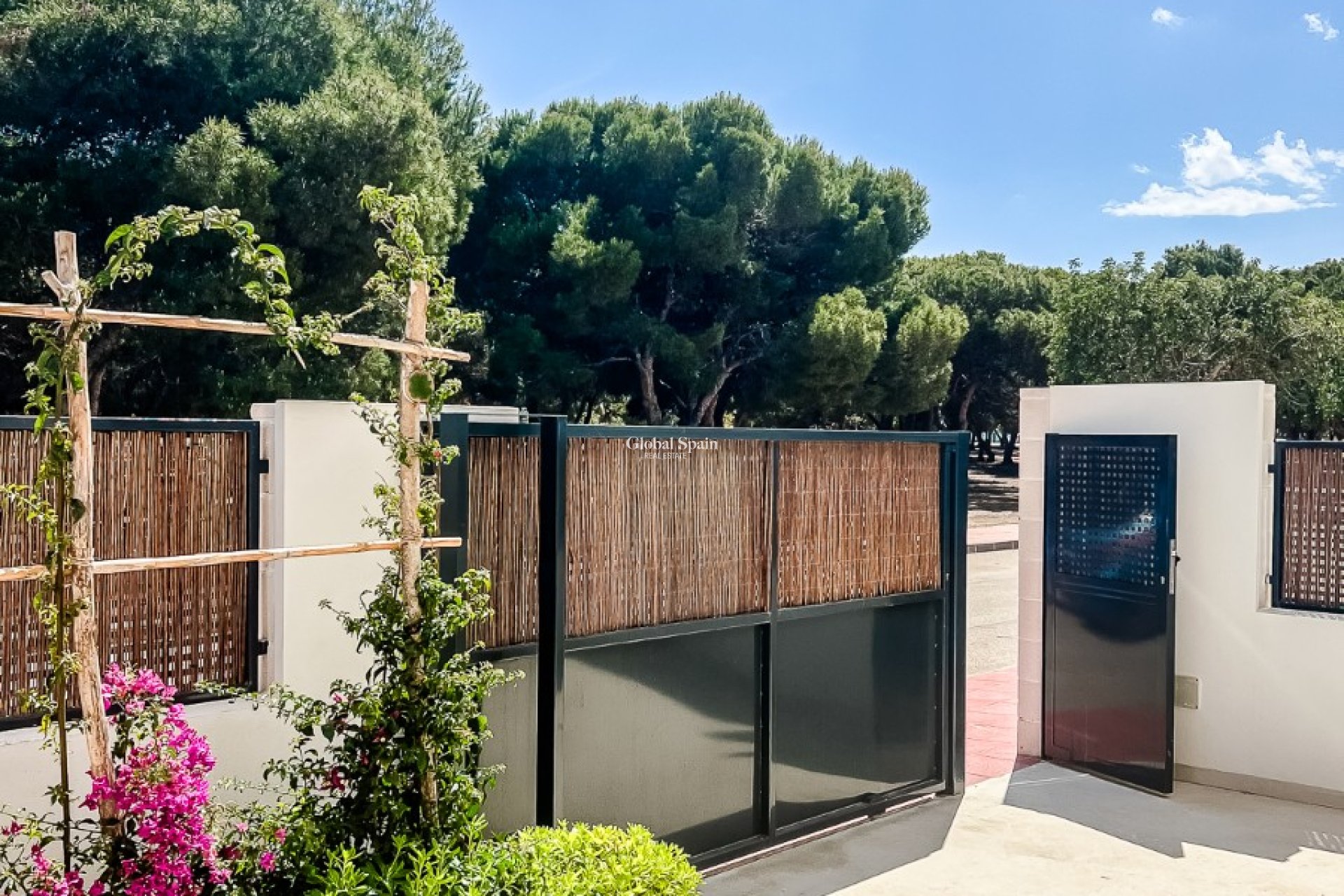 Resale - APARTMENT -
SANTIAGO DE LA RIBERA - zona san blas