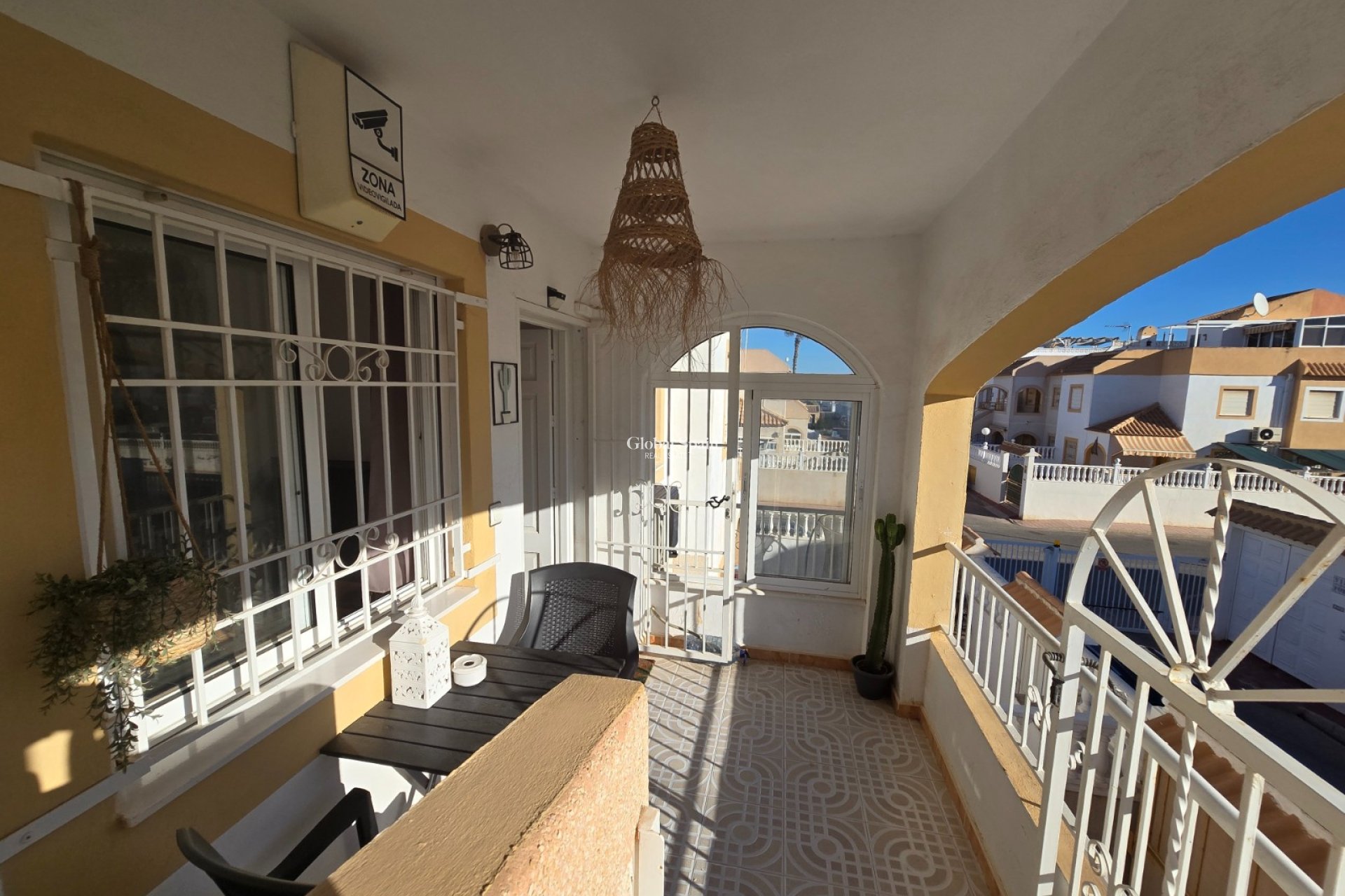 Resale - Apartment - Top Floor Apartment -
TORREVIEJA - El limonar