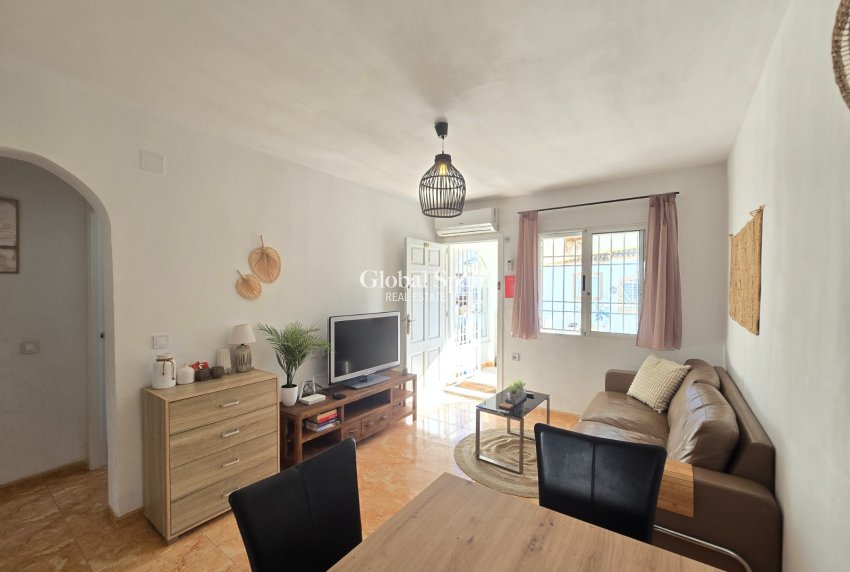 Resale - Apartment - Top Floor Apartment -
TORREVIEJA - El limonar