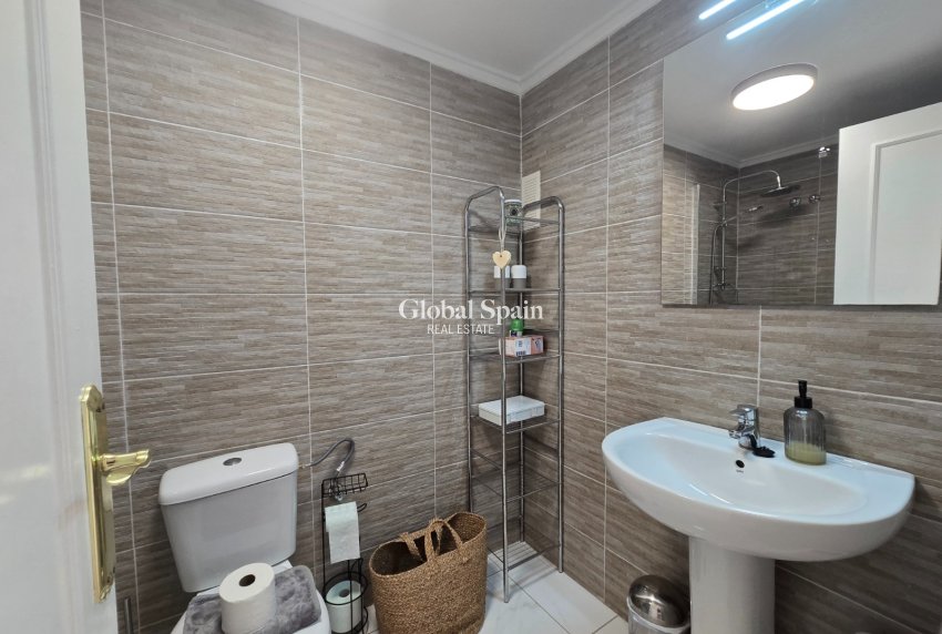 Resale - Apartment - Top Floor Apartment -
TORREVIEJA - El limonar