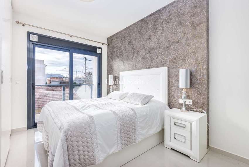 Resale - APARTMENT -
TORRE DE LA HORADADA - Costa Blanca