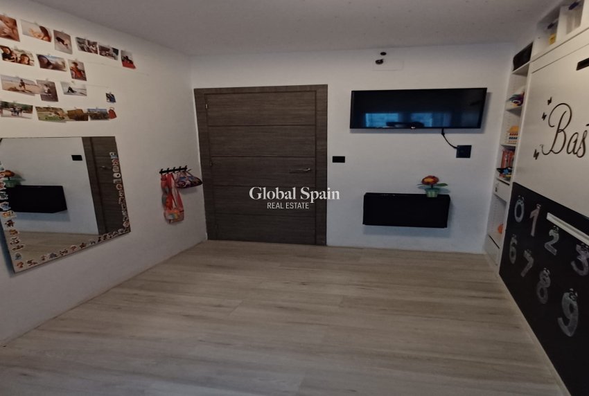 Resale - APARTMENT -
TORRE DE LA HORADADA - Costa Blanca