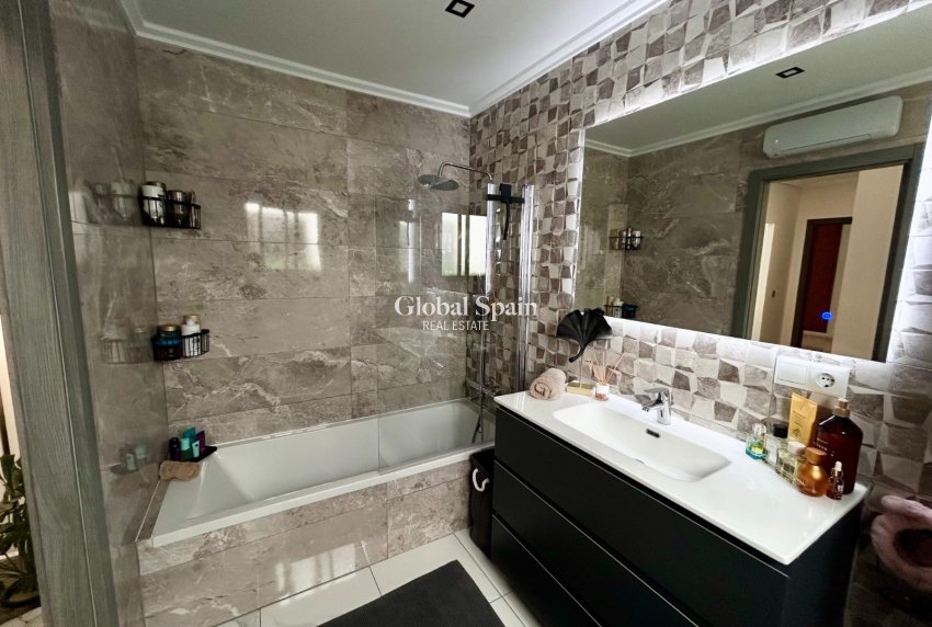 Resale - APARTMENT -
TORREMENDO - Costa Blanca