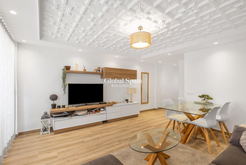 Resale - Apartment -
TORREVIEJA - Acequion