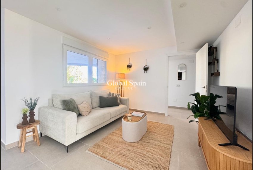 Resale - APARTMENT -
TORREVIEJA - Acequion