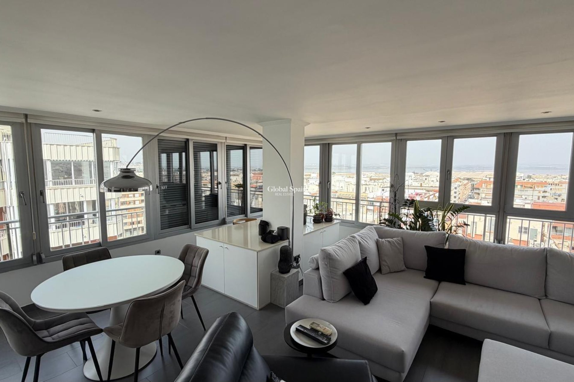 Resale - APARTMENT -
TORREVIEJA - Acequion