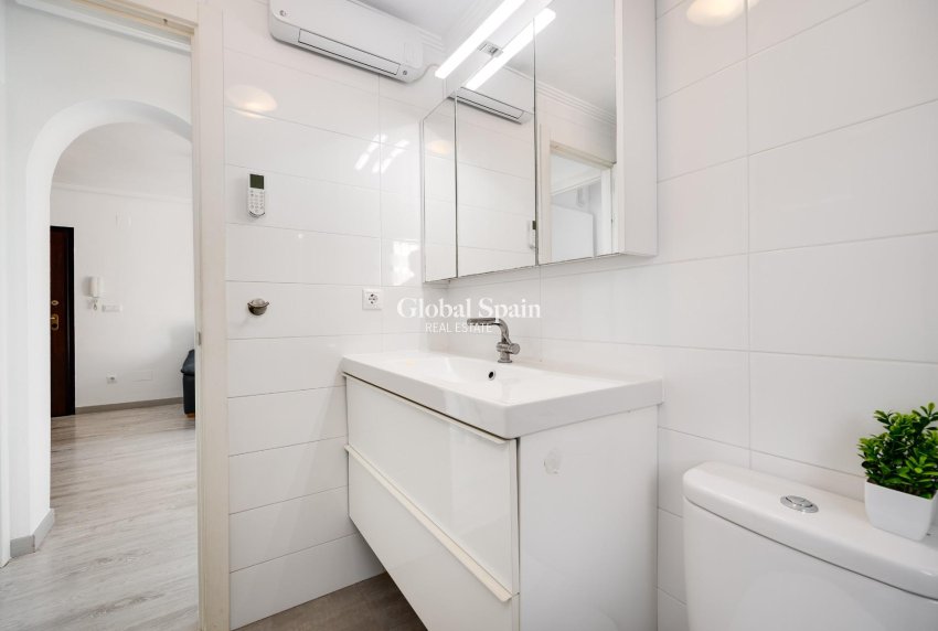 Resale - APARTMENT -
TORREVIEJA - Aguas Nuevas