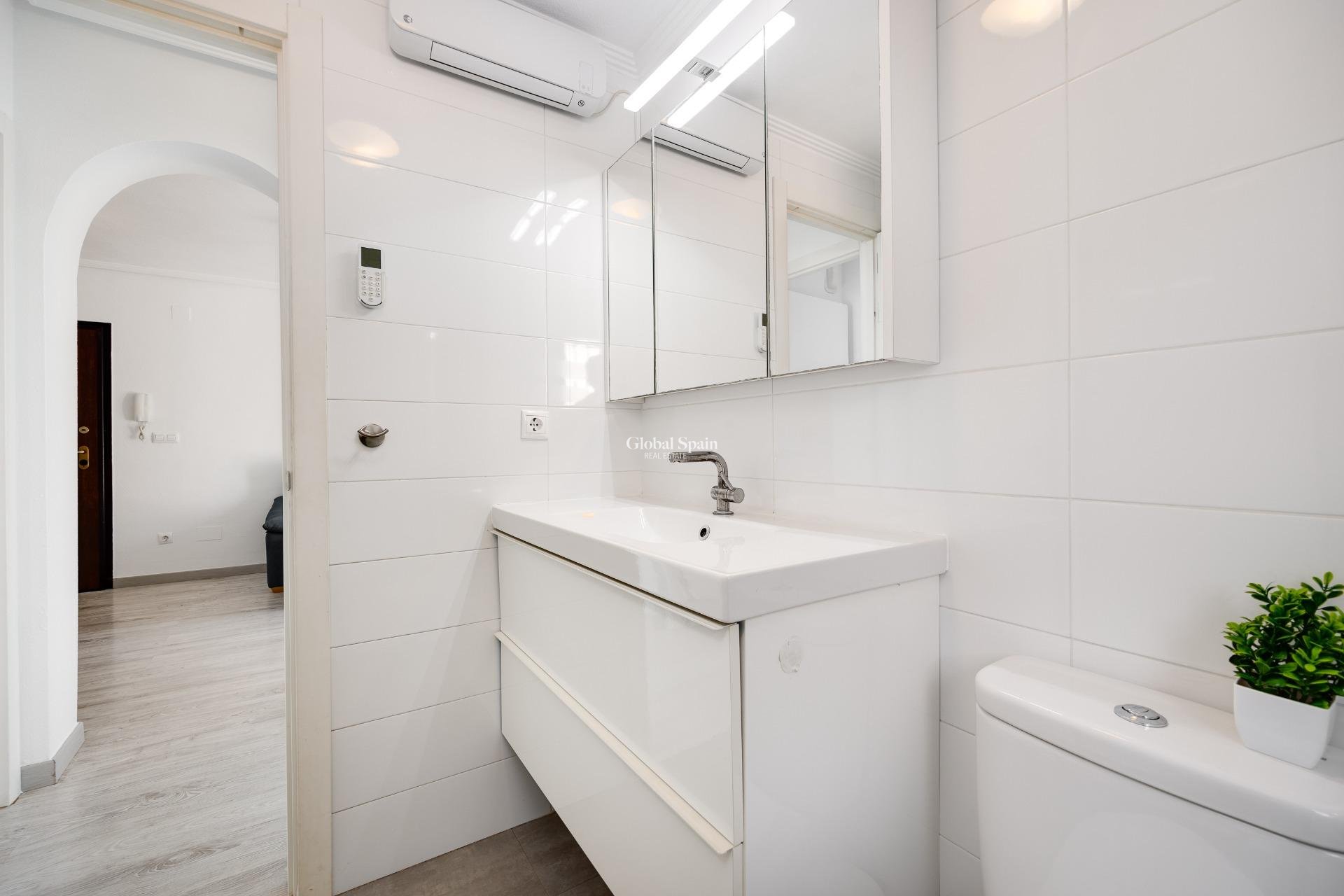 Resale - APARTMENT -
TORREVIEJA - Aguas Nuevas