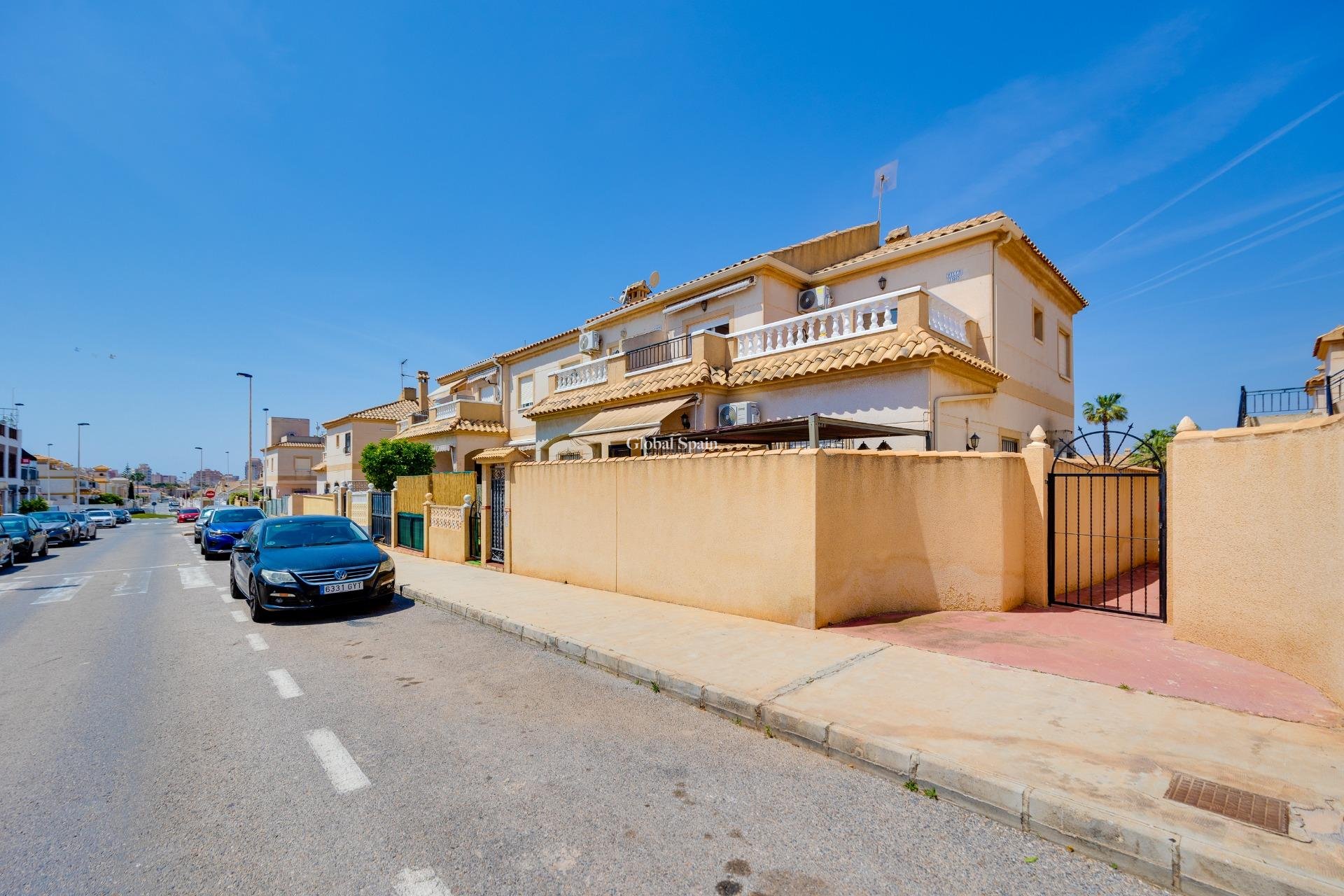 Resale - APARTMENT -
TORREVIEJA - Aguas Nuevas