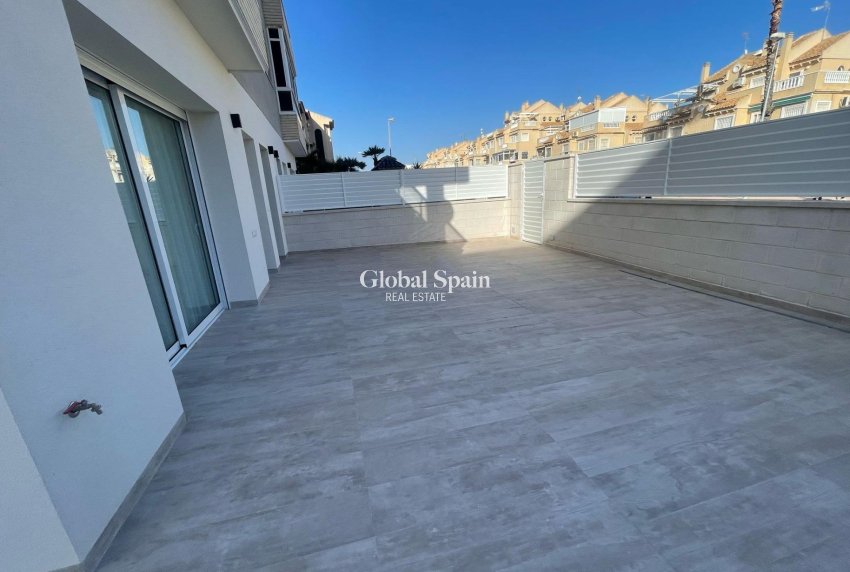 Resale - APARTMENT -
TORREVIEJA - Aguas Nuevas