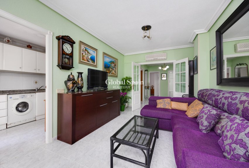 Resale - APARTMENT -
TORREVIEJA - Antonio Machado