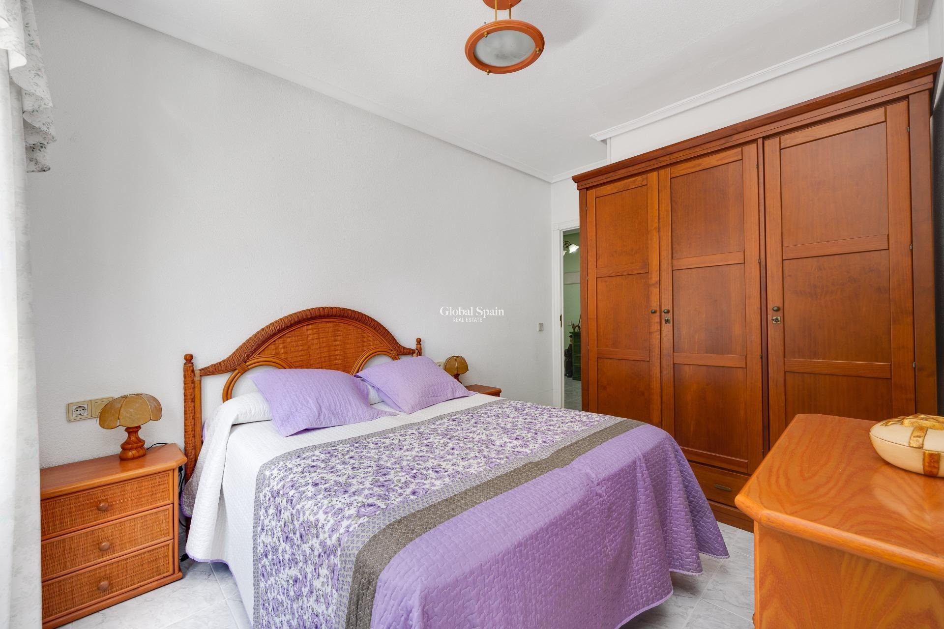 Resale - APARTMENT -
TORREVIEJA - Antonio Machado