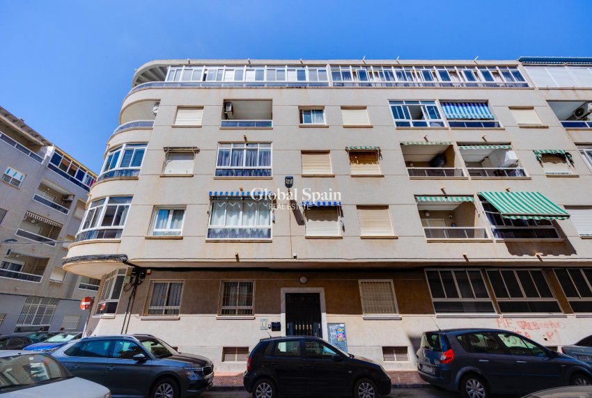 Resale - APARTMENT -
TORREVIEJA - Antonio Machado