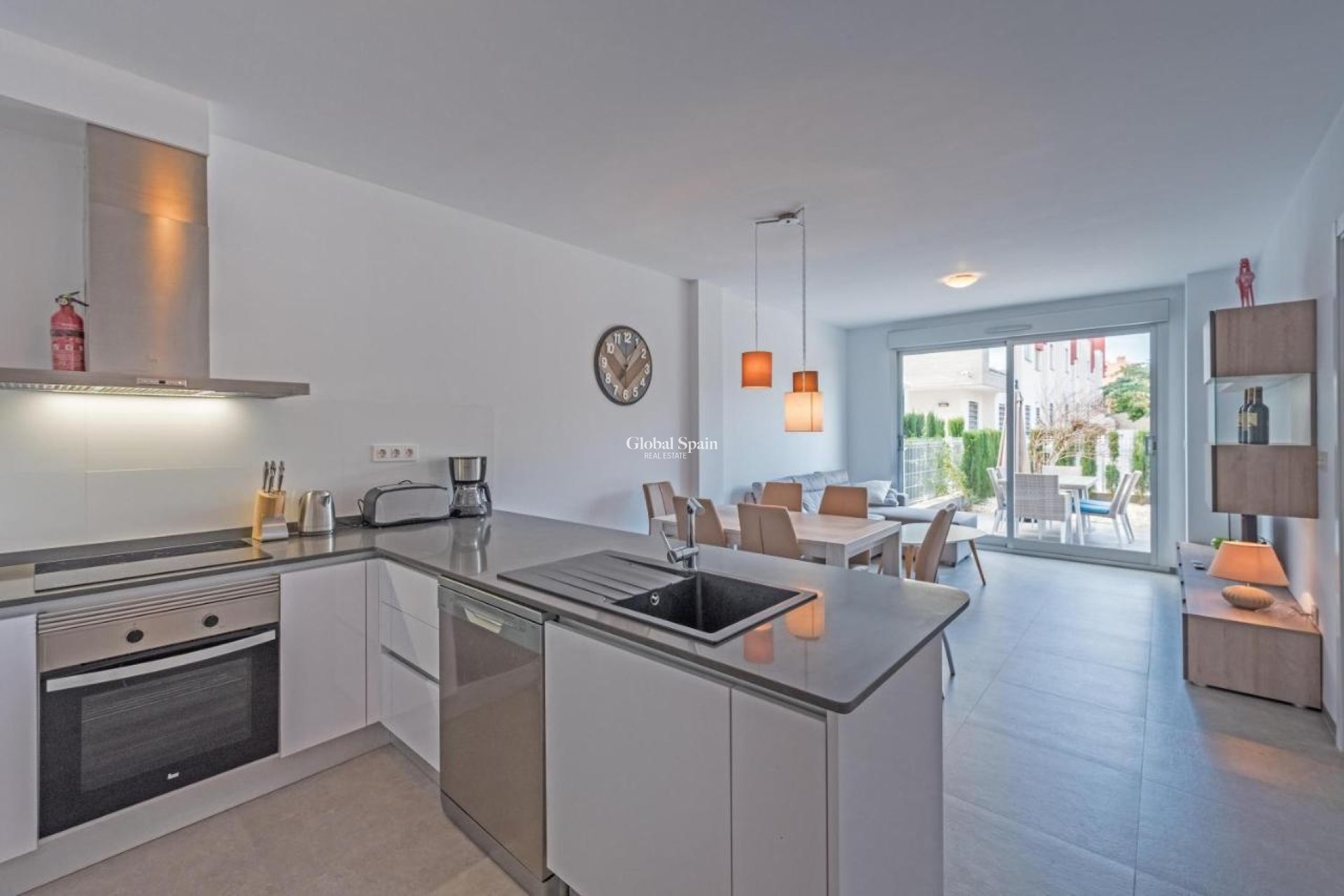 Resale - APARTMENT -
TORREVIEJA - Auguas Neuvas