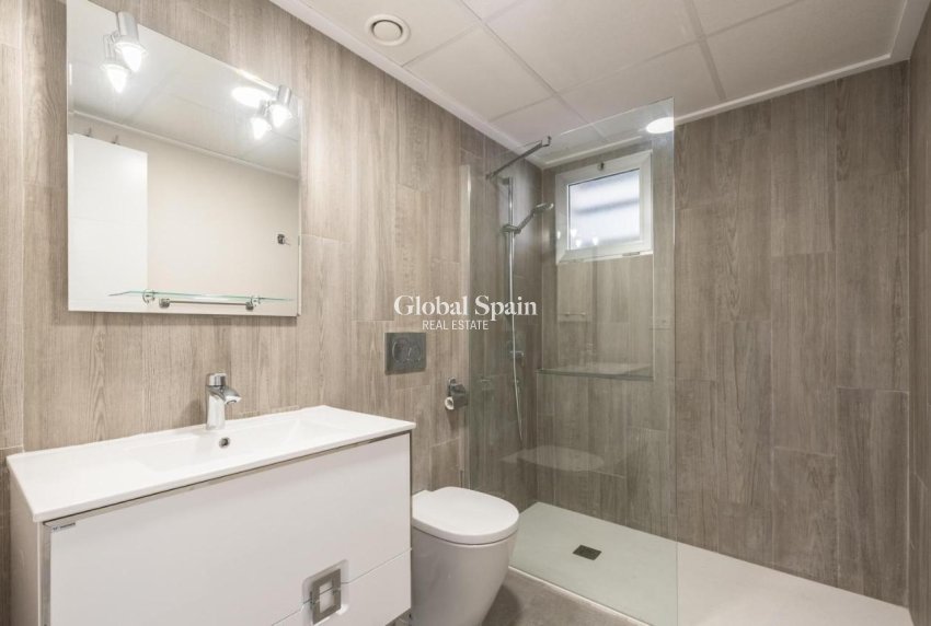 Resale - APARTMENT -
TORREVIEJA - Auguas Neuvas