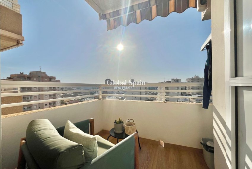 Resale - APARTMENT -
TORREVIEJA - Calas blanca